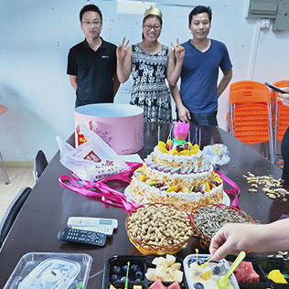 海瑞思為八月生日員工舉辦集體慶生會(huì)