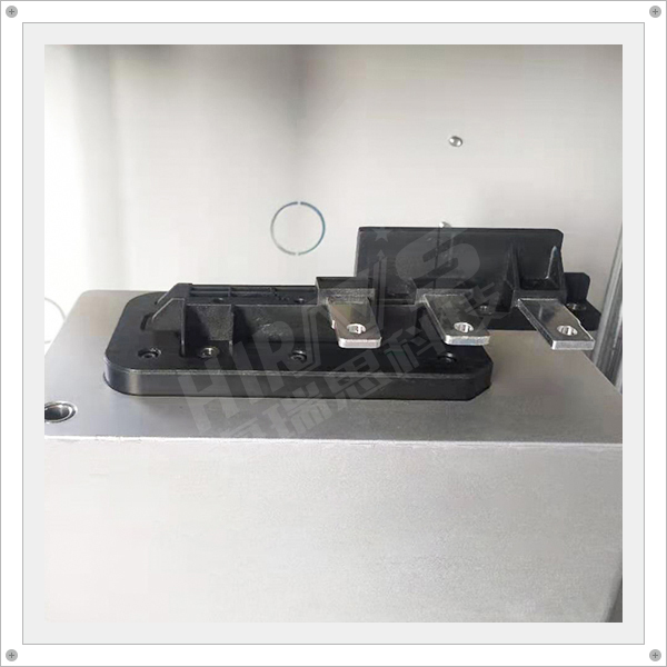Automobile plug terminal